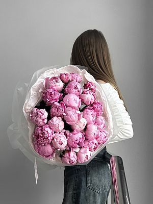 Букет из 25 пионов